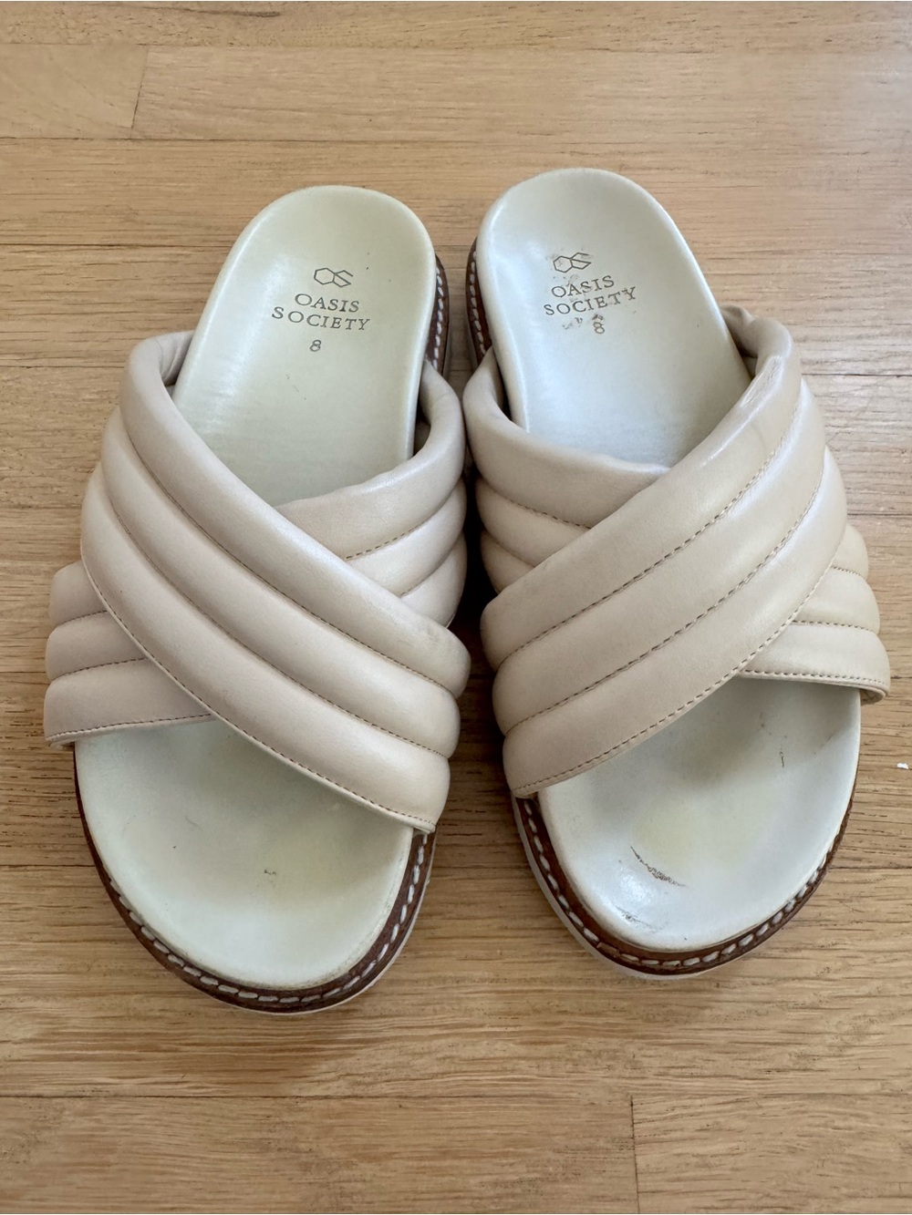 Oasis Society Women's Cream Slide Sandals